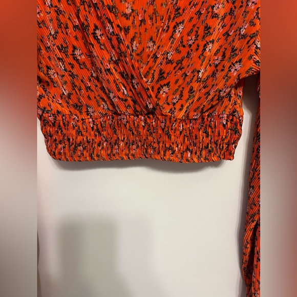 Urban Outfitters Cropped Plisse Wrap Top - Picture 4 of 9